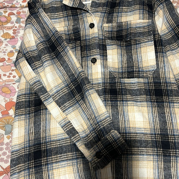 Women’s plaid flannel - Picture 4 of 5